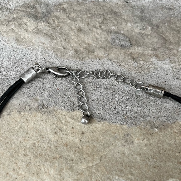 Pretty metal necklace with leather chain - Picture 4 of 6